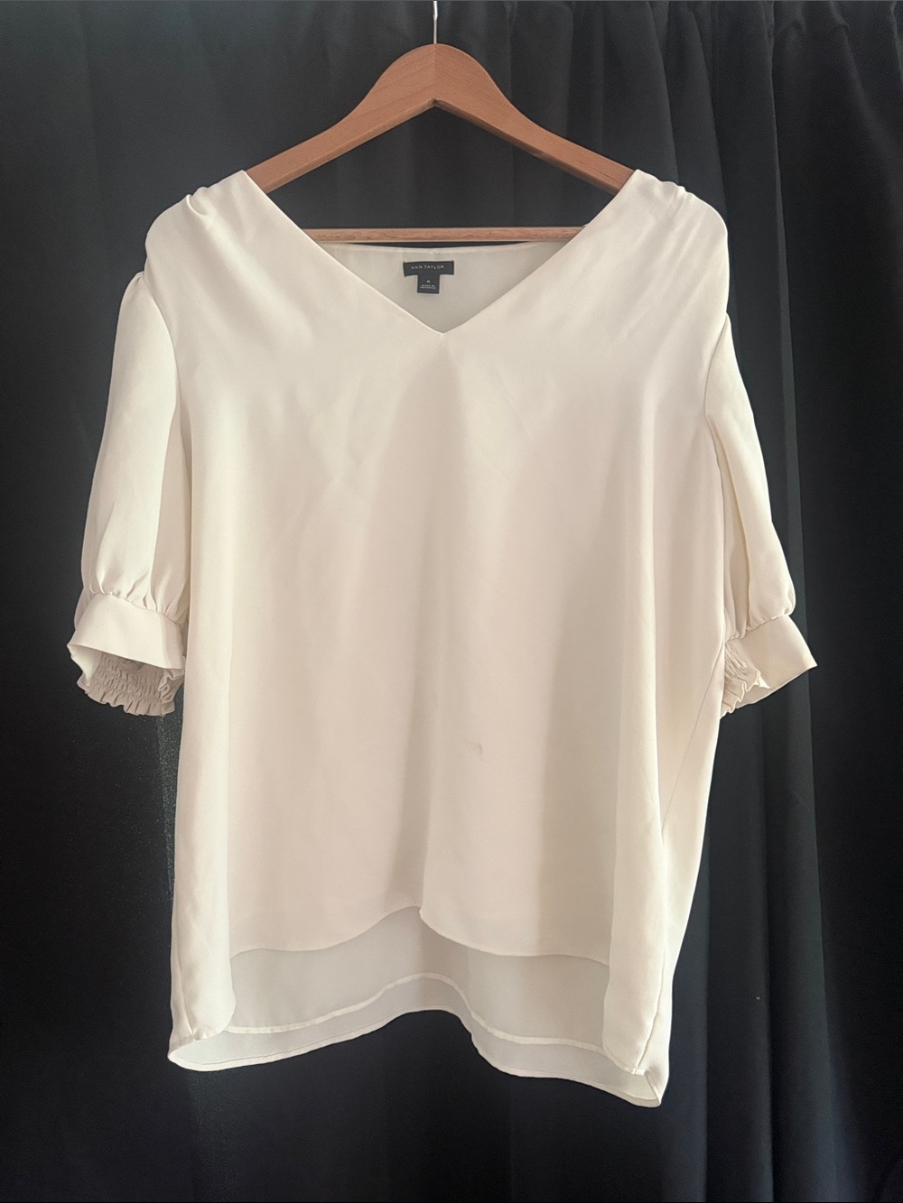 Vince Camuto Soft Cream V-Neck Short Sleeve Blouse